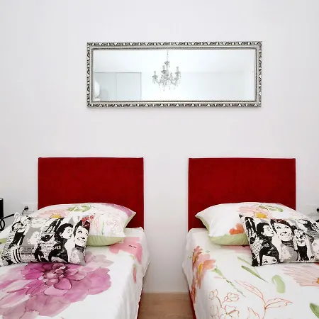 Luxury Marionik
